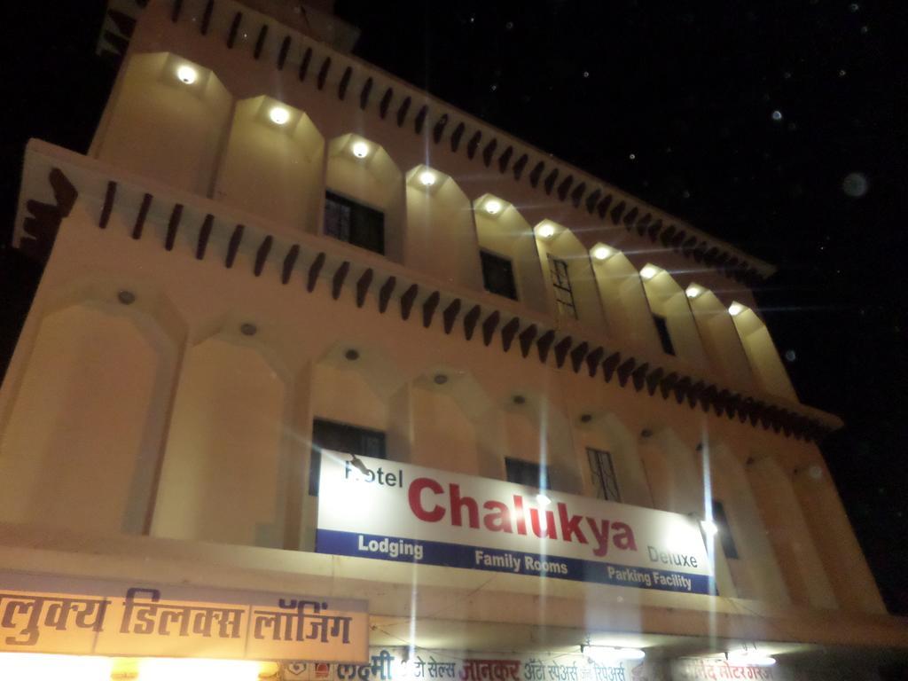 Chalukya Deluxe Hotel Kolhapur Esterno foto