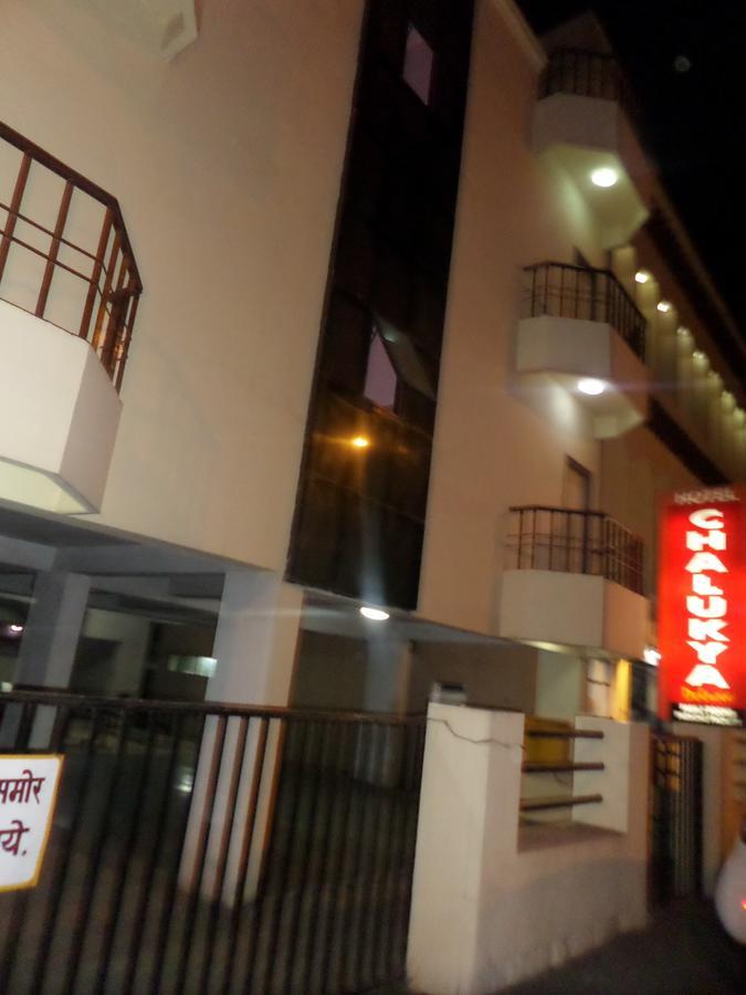 Chalukya Deluxe Hotel Kolhapur Esterno foto
